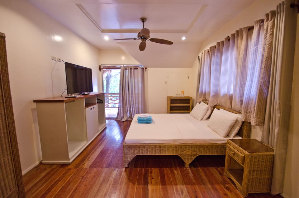 Two-Bedroom Villa | Desk, laptop workspace, soundproofing, free WiFi