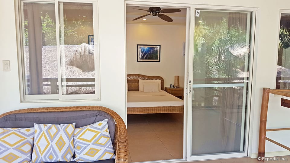 Deluxe Room, Sea Facing | Desk, laptop workspace, soundproofing, free WiFi