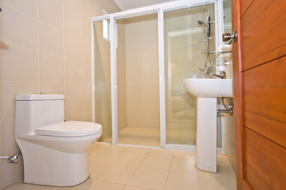 Triple Room | Bathroom | Shower, free toiletries, hair dryer, towels