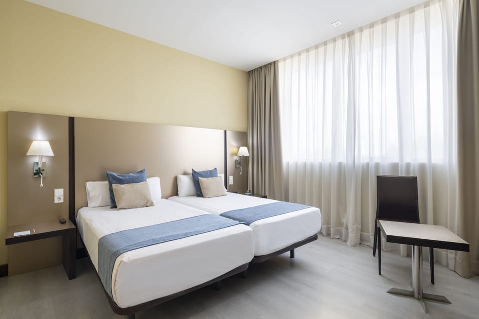 Twin Room | Bathroom | Free toiletries, bidet, towels
