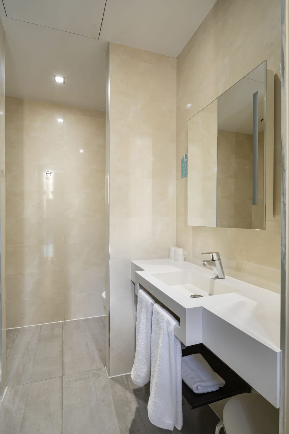 Free toiletries, bidet, towels