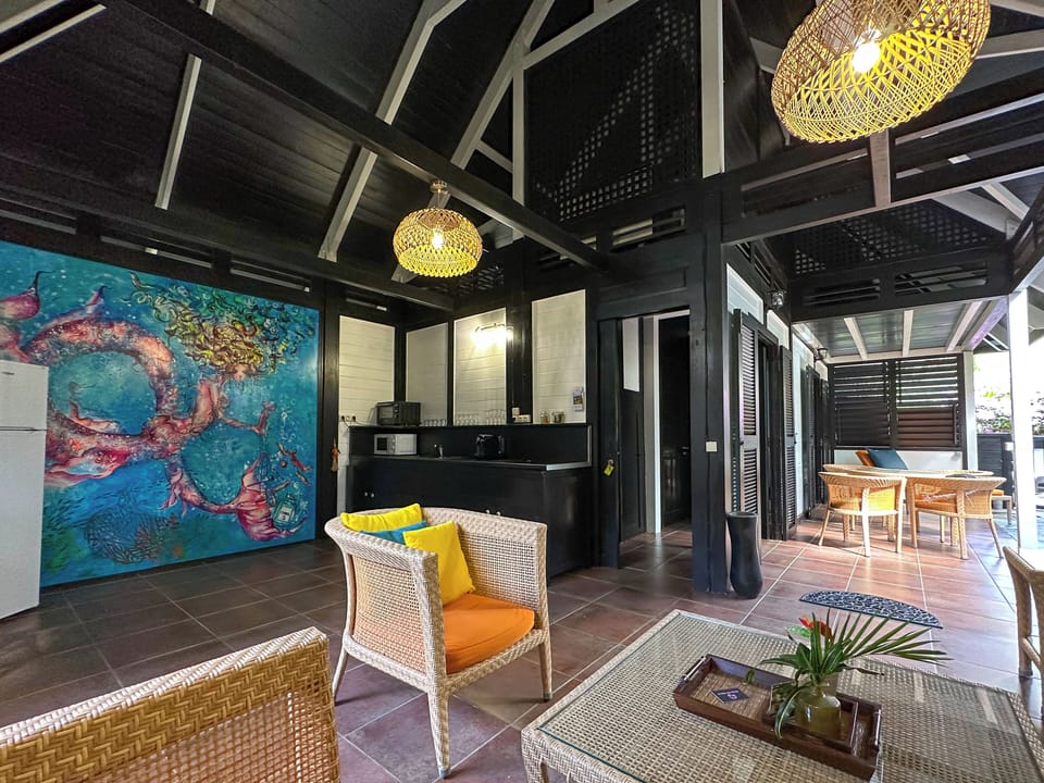 Villa LODGE, Piscine privée | Living area | Flat-screen TV, DVD player