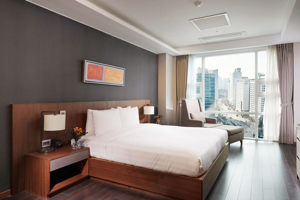 1 bedroom, in-room safe, desk, blackout drapes