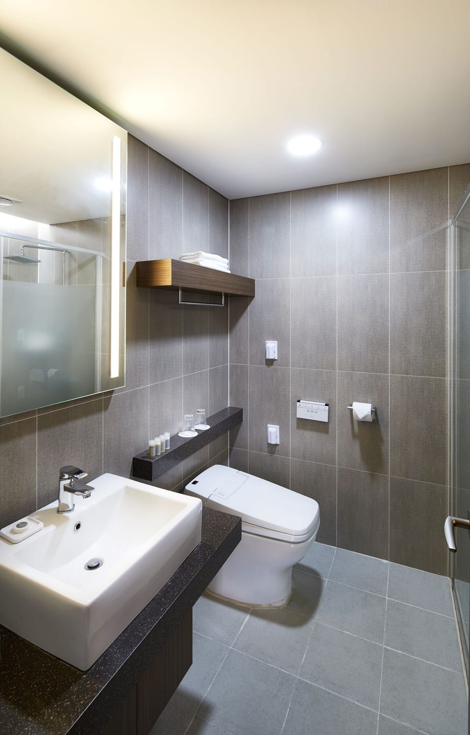 Superior Double Room | Bathroom | Hair dryer, bathrobes, slippers, bidet