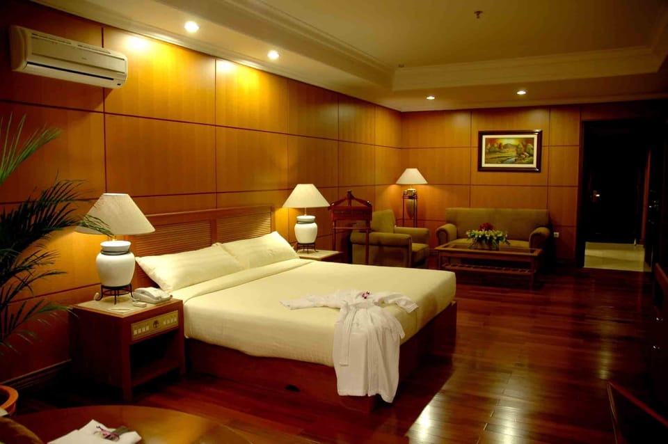 Minibar, in-room safe, desk, free WiFi