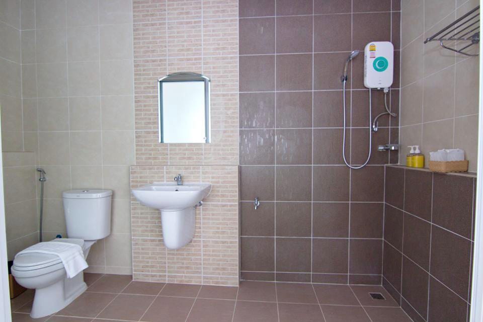 Shower, free toiletries, hair dryer, slippers