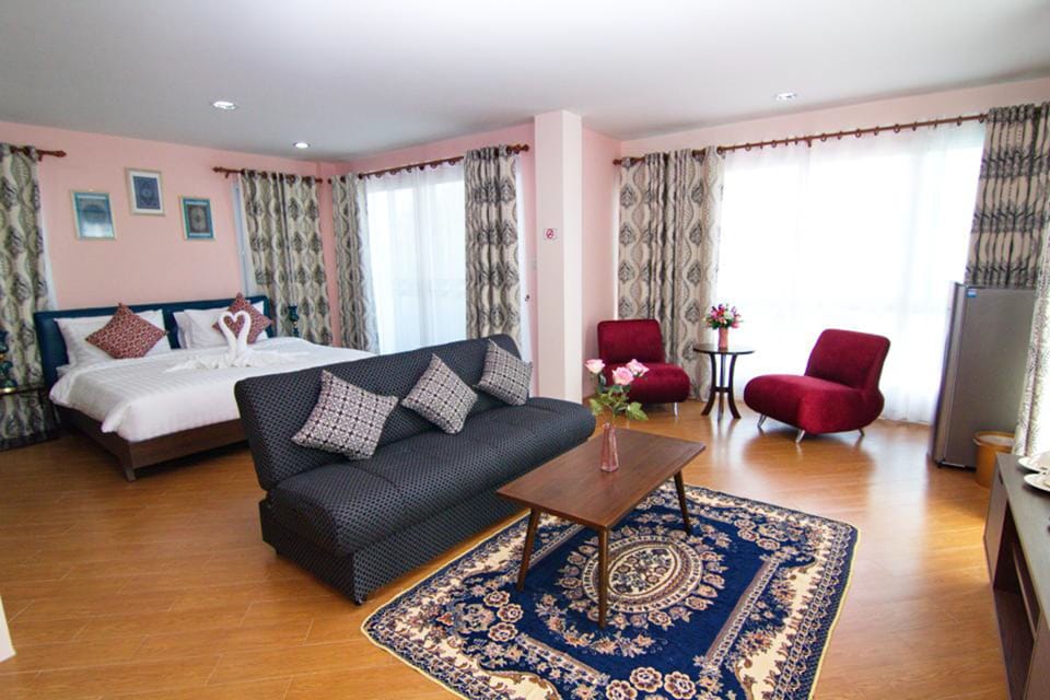 Luxury Room, 1 Bedroom | In-room safe, desk, blackout drapes, free WiFi
