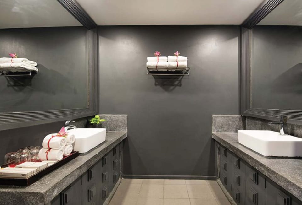 Family Suite (For 4 adults and kids) | 1 bedroom, hypo-allergenic bedding, minibar, in-room safe