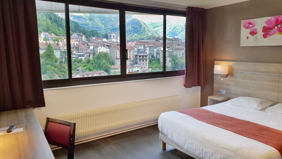 Superior Quadruple Room | Desk, blackout drapes, soundproofing, iron/ironing board
