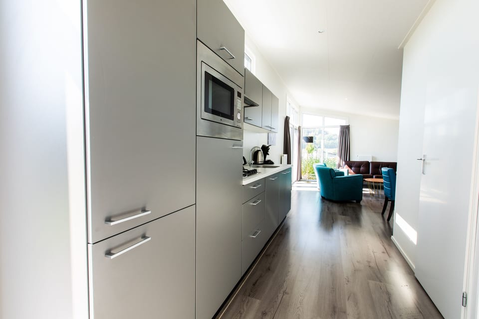 Stovetop, dishwasher, coffee/tea maker, electric kettle