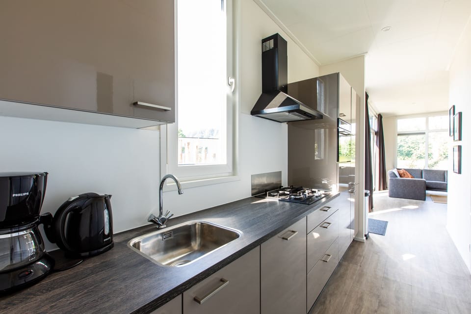 Stovetop, dishwasher, coffee/tea maker, electric kettle