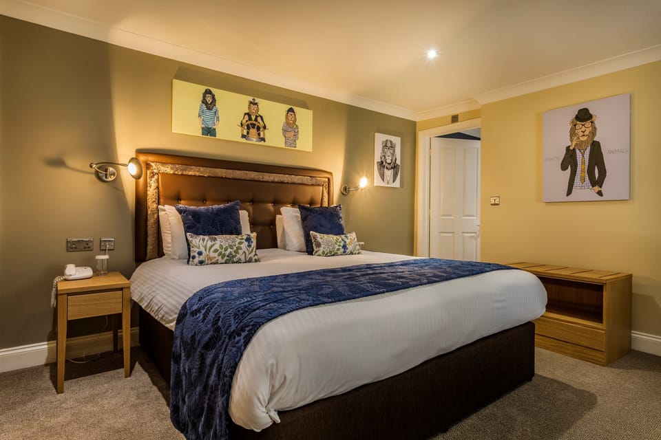 Desk, blackout drapes, iron/ironing board, free WiFi