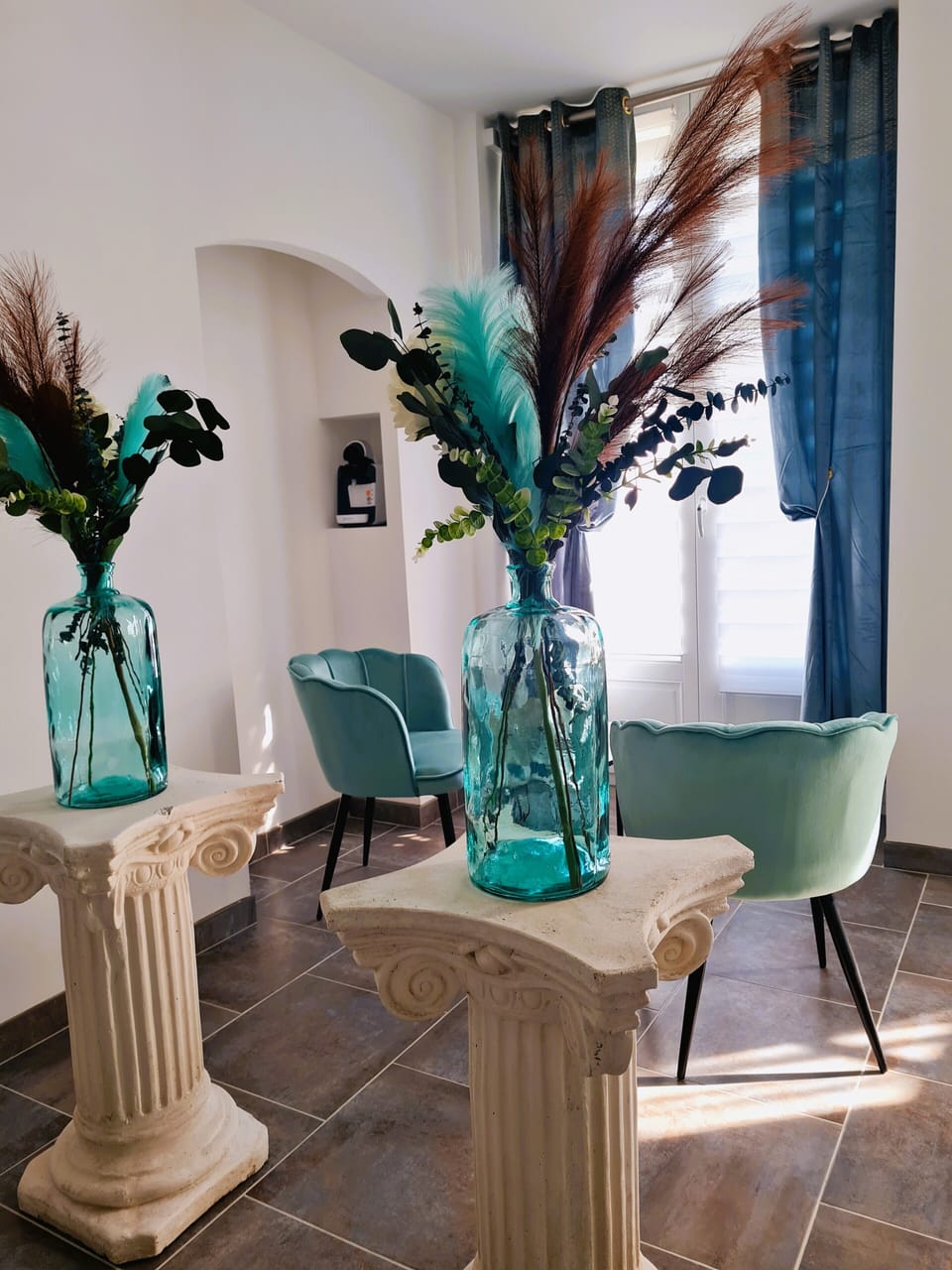 Romantic Suite, 1 Bedroom | Living area | Flat-screen TV