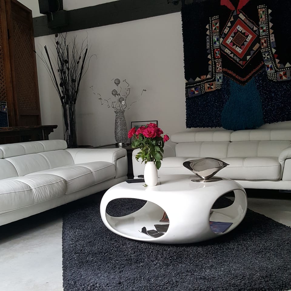 55-cm flat-screen TV with digital channels, TV