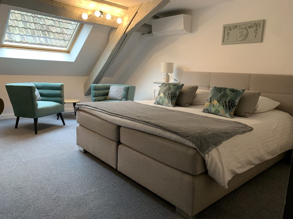 Suite Junior | Premium bedding, in-room safe, desk, soundproofing
