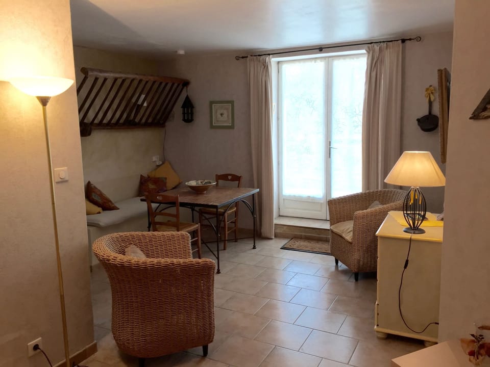 Superior Apartment, 2 Twin Beds, Kitchen, Ground Floor | Living area