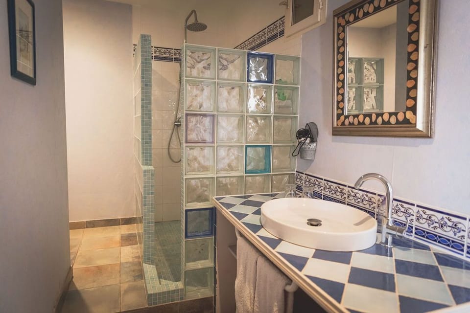 Superior Apartment, 2 Twin Beds, Kitchen, Ground Floor | Bathroom | Shower, free toiletries, hair dryer, towels