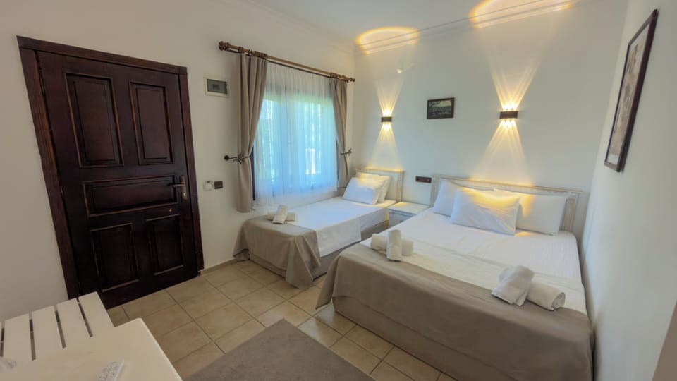 Deluxe Room | Premium bedding, minibar, in-room safe, desk
