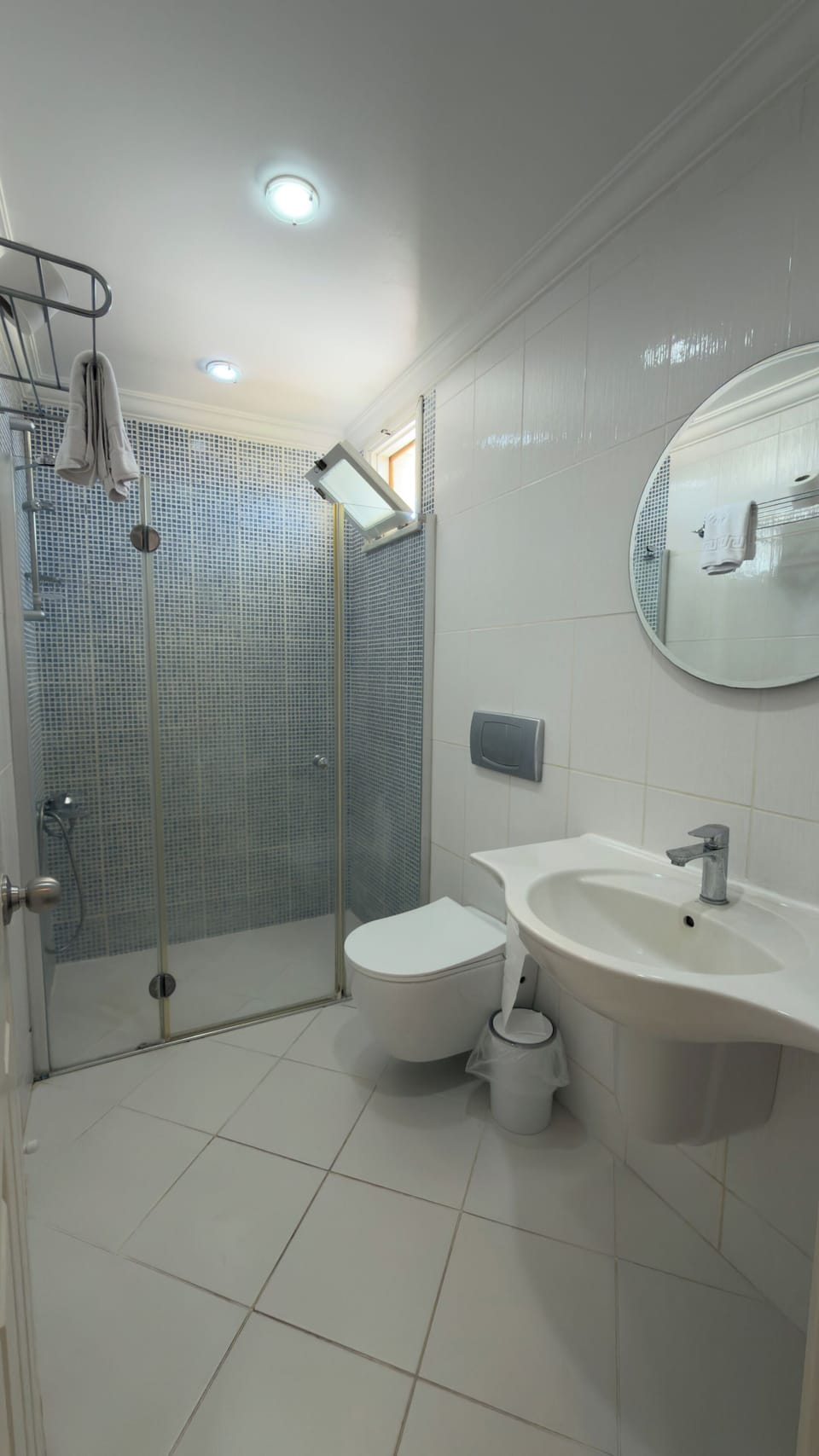 Comfort Room, Garden View | Bathroom | Shower, rainfall showerhead, free toiletries, hair dryer