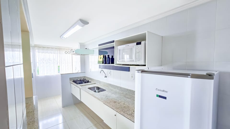 Standard Room | Private kitchen | Dining tables