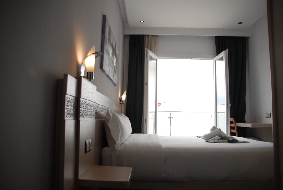 Single Room | Premium bedding, in-room safe, desk, blackout drapes