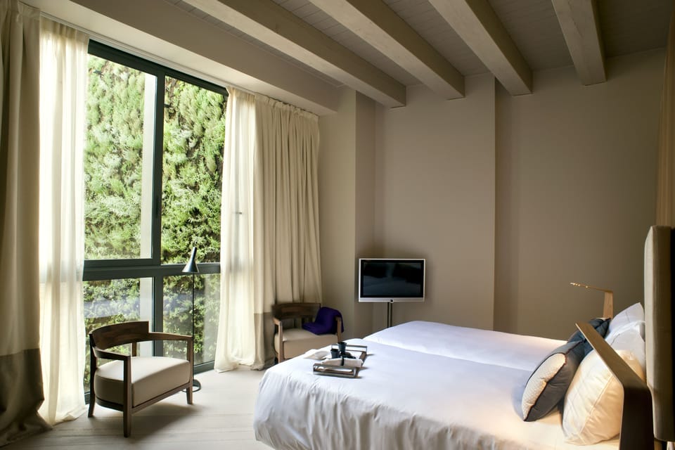 Deluxe Room | Premium bedding, minibar, in-room safe, desk