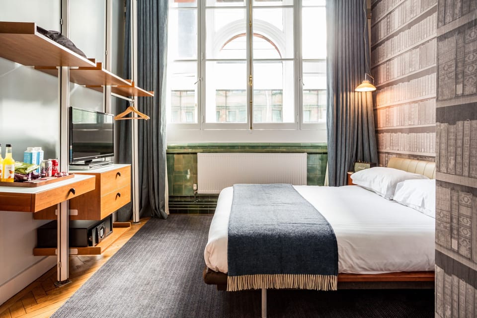 Comfort Room | Premium bedding, in-room safe, individually decorated