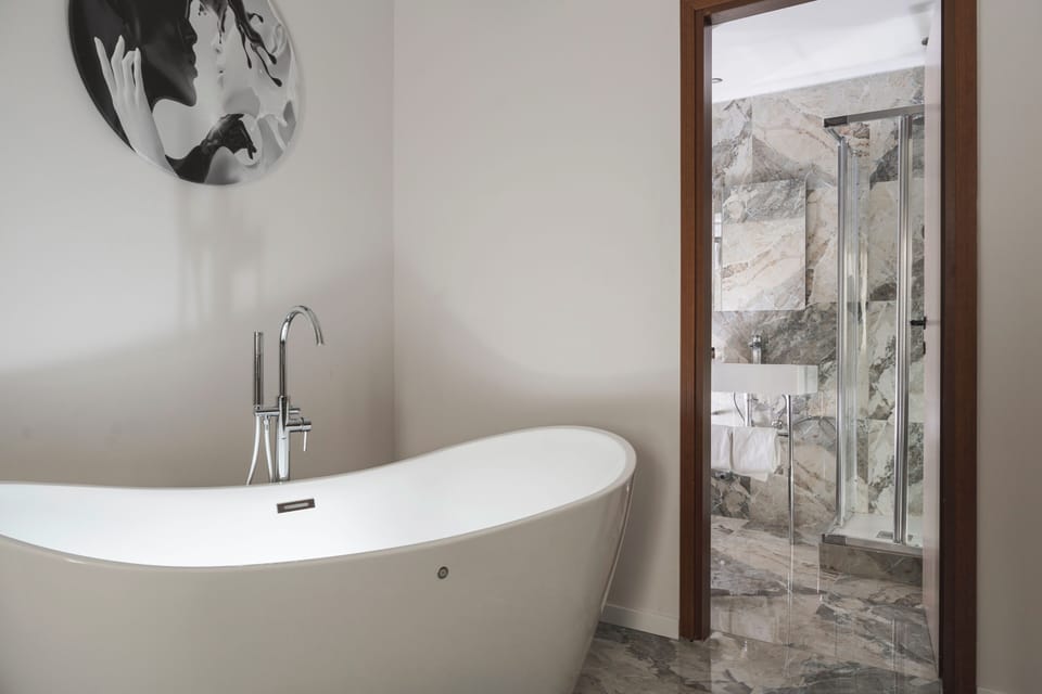 Classic Single Room | Bathroom | Free toiletries, hair dryer, slippers, bidet