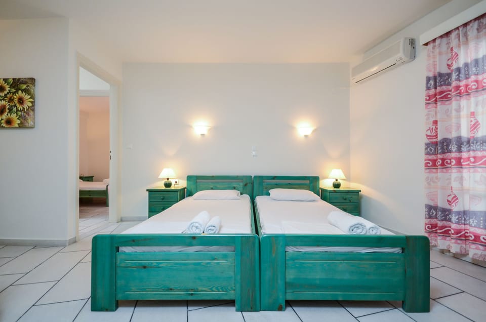 Apartment (Semi Basement ) | Soundproofing, iron/ironing board, free cribs/infant beds, free WiFi