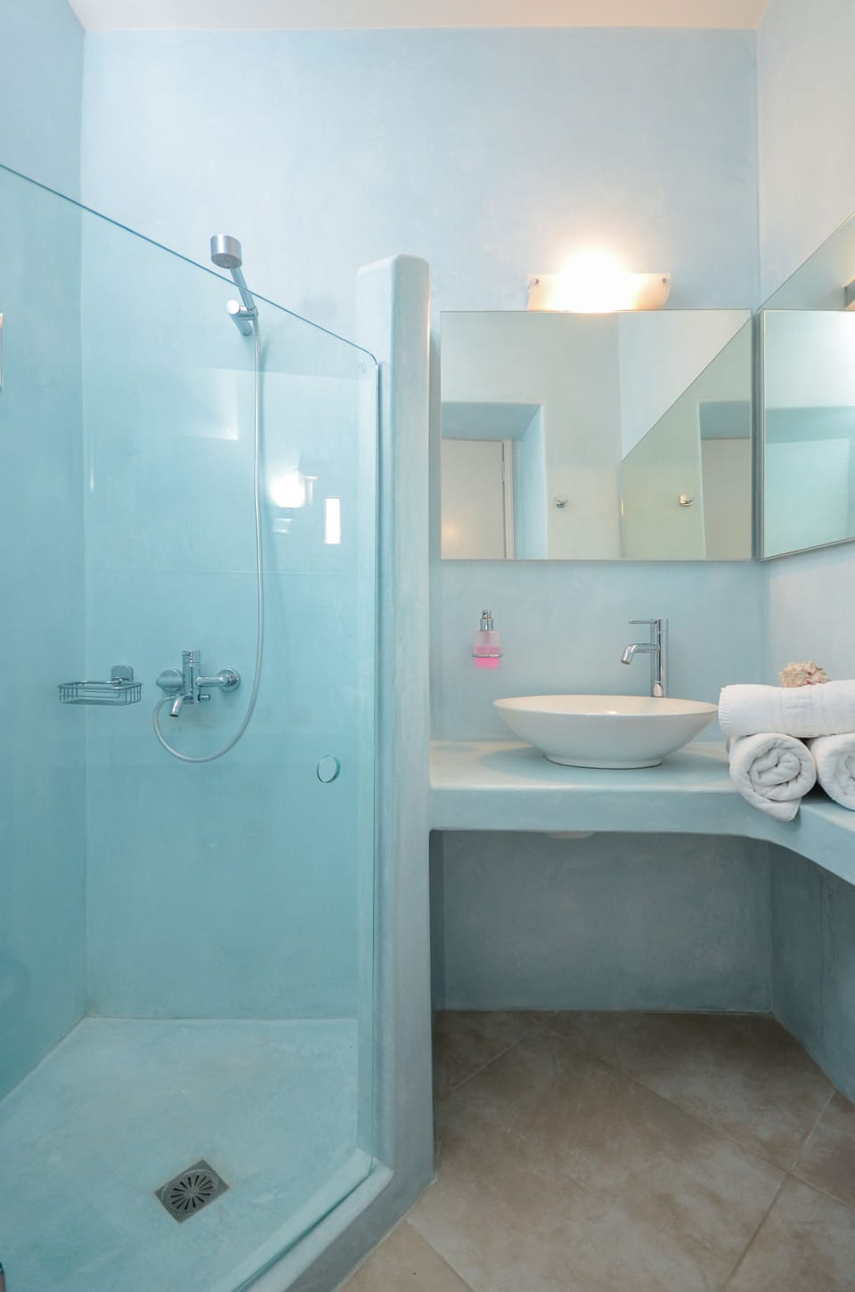 Studio | Bathroom | Shower, free toiletries, hair dryer, bidet