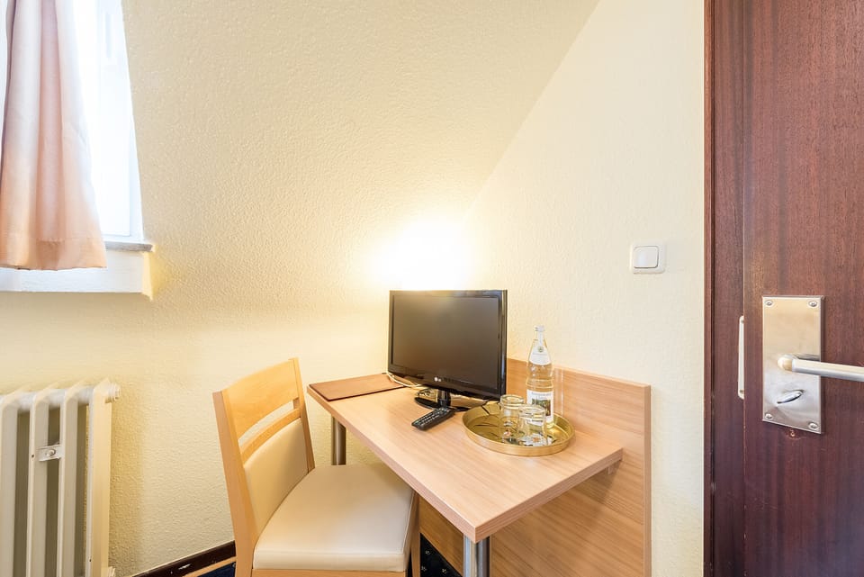 Comfort Double Room | Select Comfort beds, in-room safe, desk, soundproofing
