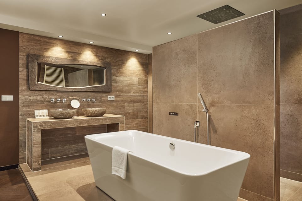 Suite | Bathroom | Separate tub and shower, deep soaking tub, free toiletries, hair dryer