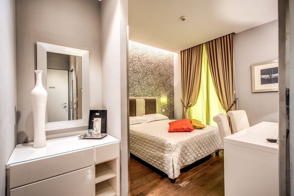 Minibar, in-room safe, desk, soundproofing