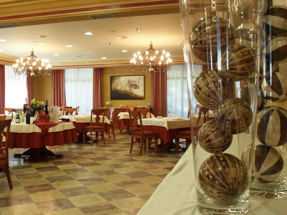 Banquet hall