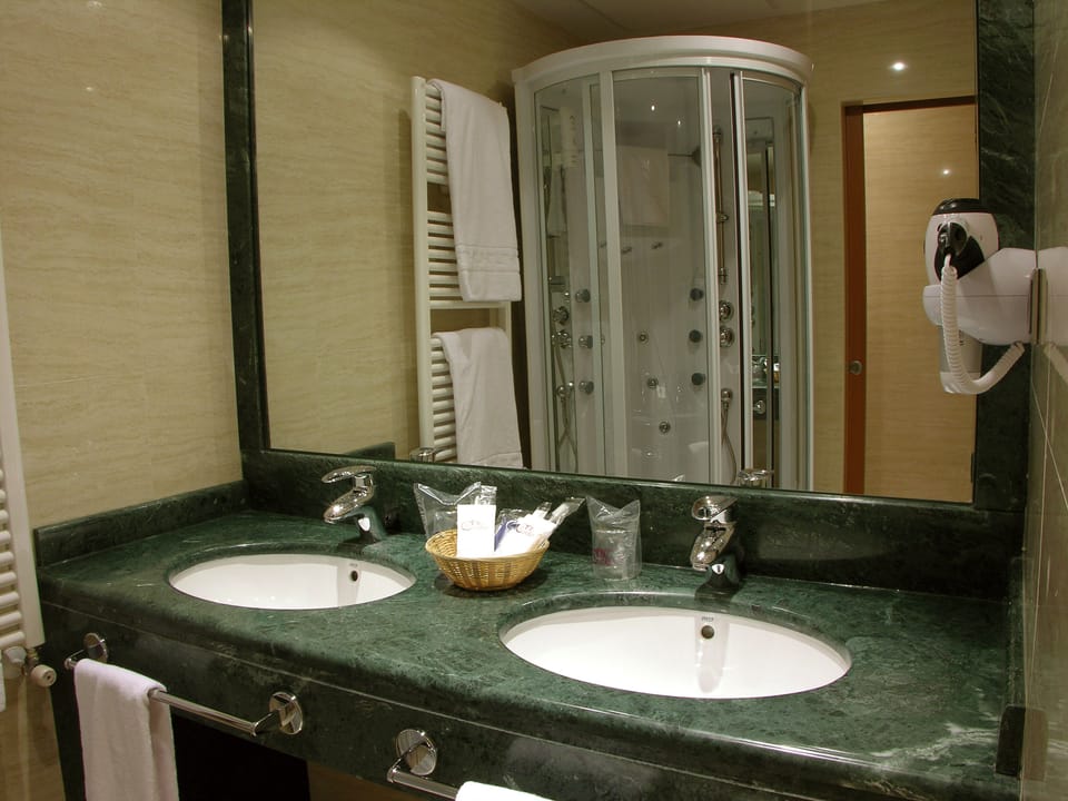 Minibar, in-room safe, desk, blackout drapes