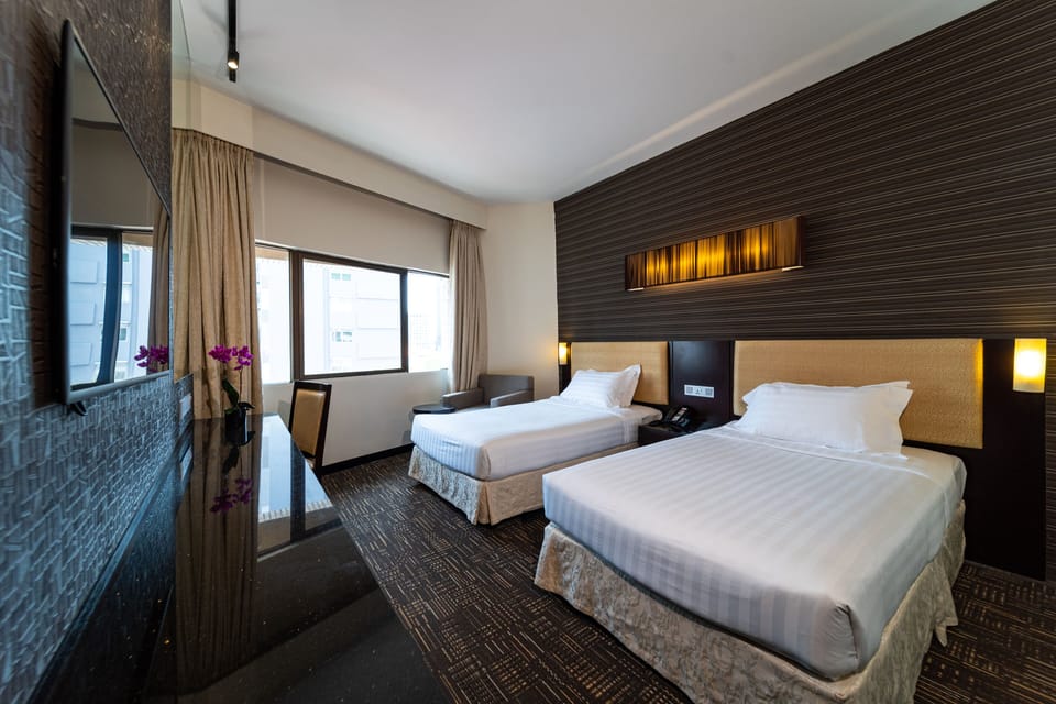 Executive Double or Twin Room | Minibar, in-room safe, desk, blackout drapes