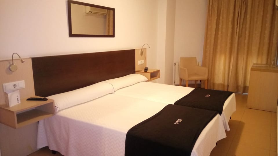 Double Room | Desk, iron/ironing board, free cribs/infant beds, free WiFi