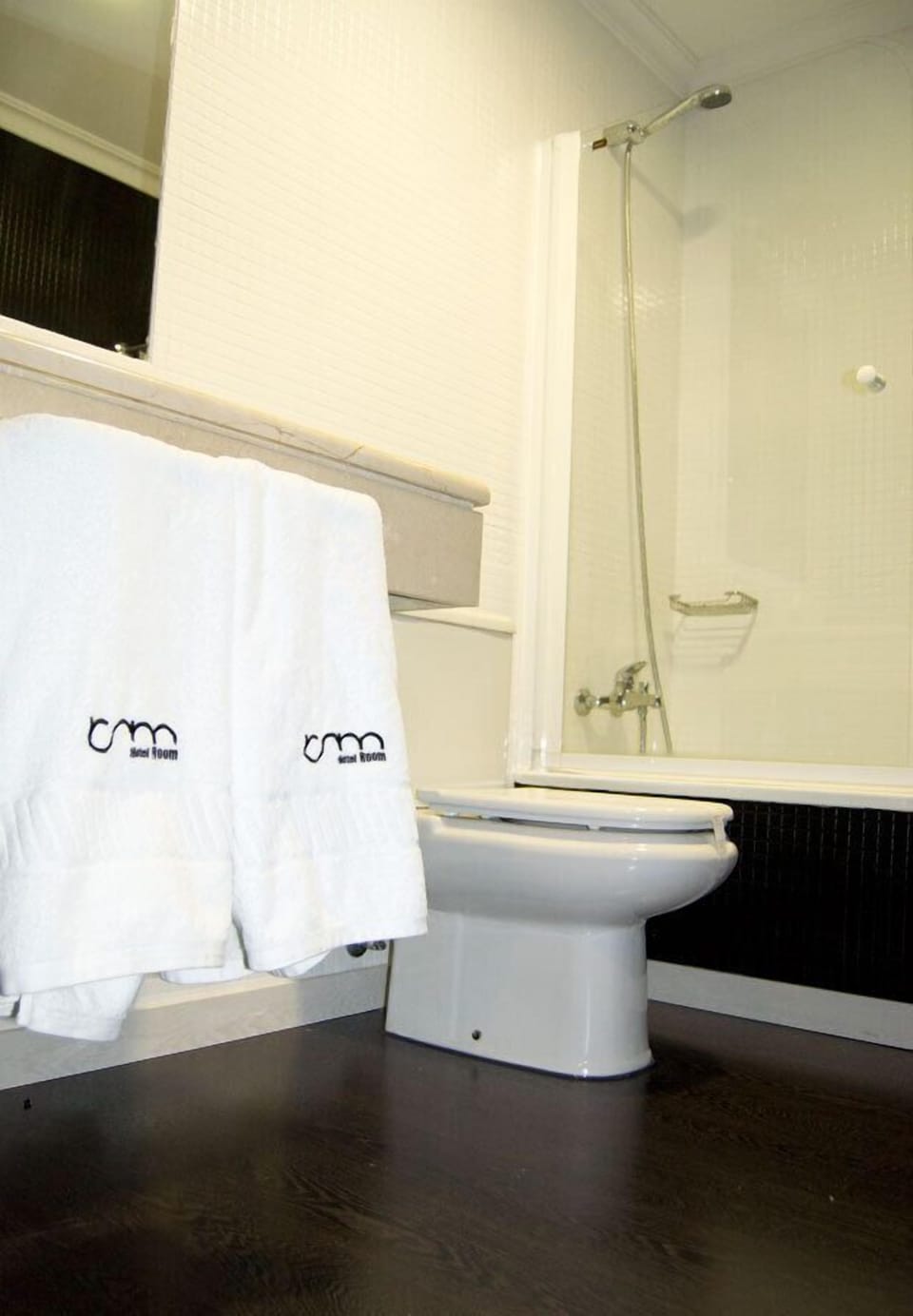 Double Room | Bathroom | Free toiletries, hair dryer, towels