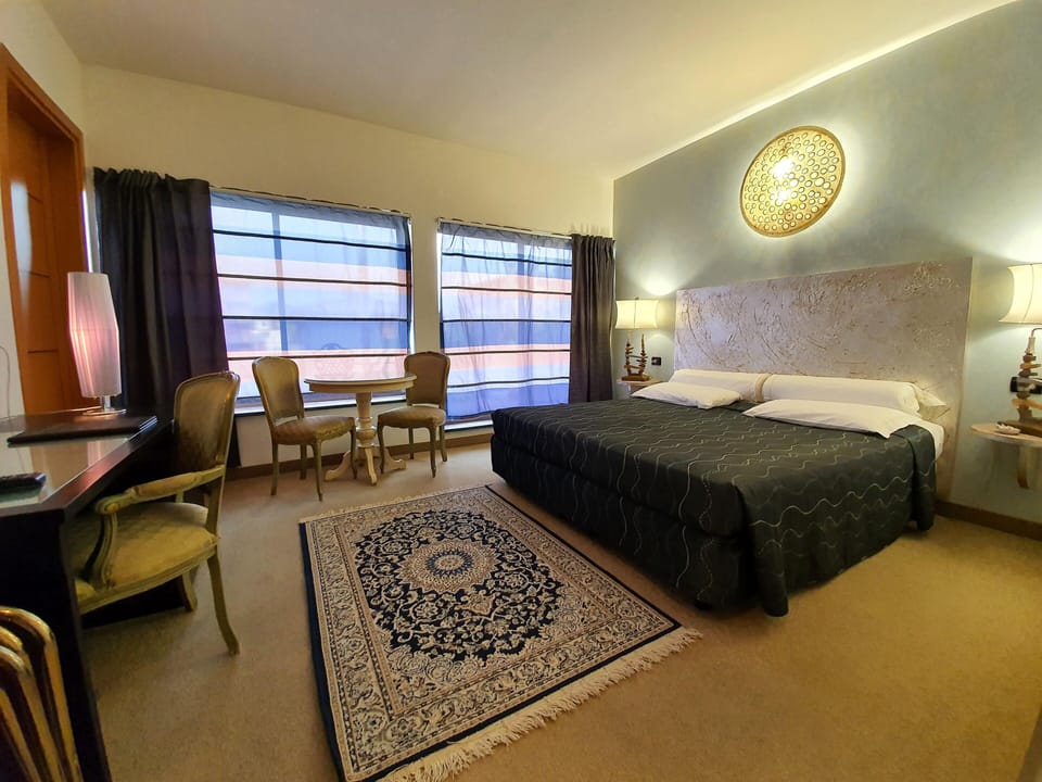 Minibar, in-room safe, individually decorated, individually furnished