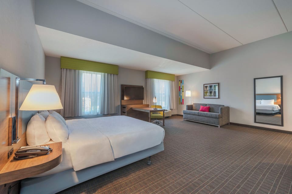 Studio, Accessible, Non Smoking | In-room safe, laptop workspace, blackout drapes, soundproofing