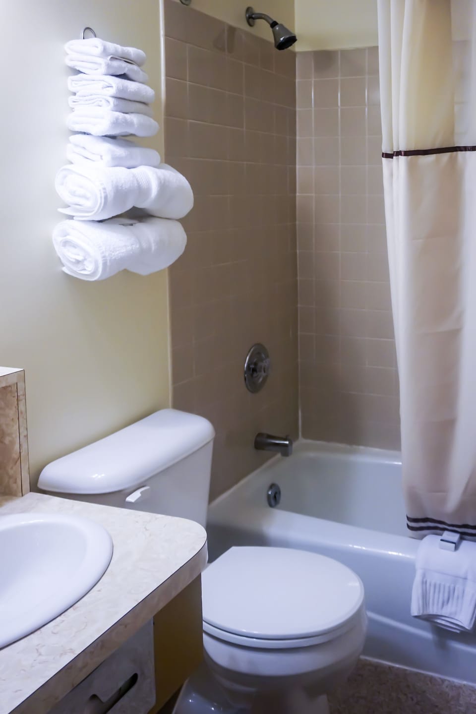 Deluxe Double Room, 2 Double Beds, Non Smoking | Bathroom | Combined shower/tub, free toiletries, hair dryer, towels