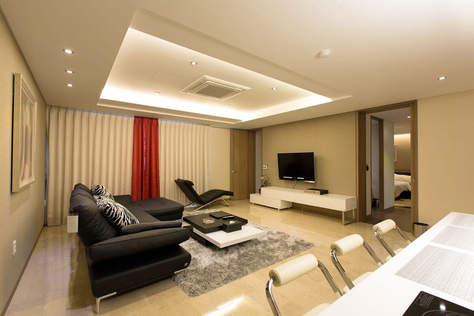 Luxury Suite | Living area | LCD TV, computer, heated floors