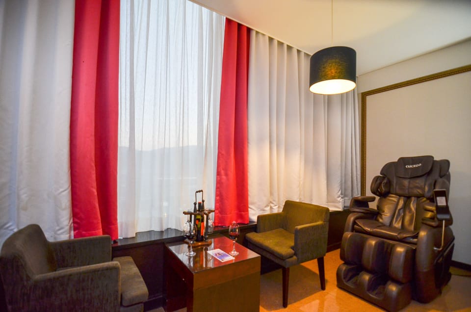 VVIP Room | Living area | LCD TV, computer, heated floors