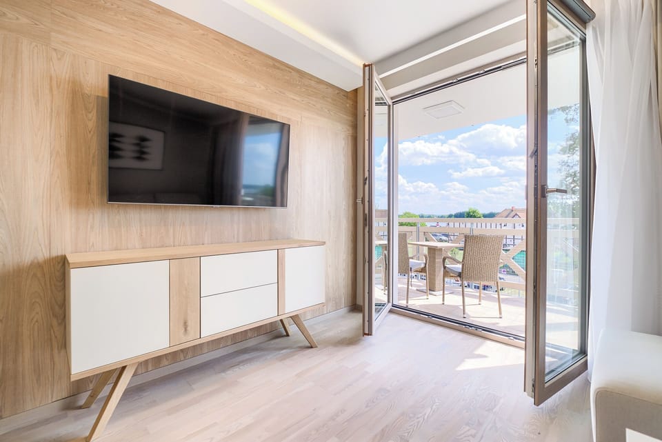 Classic Apartment | Premium bedding, iron/ironing board, free WiFi, bed sheets