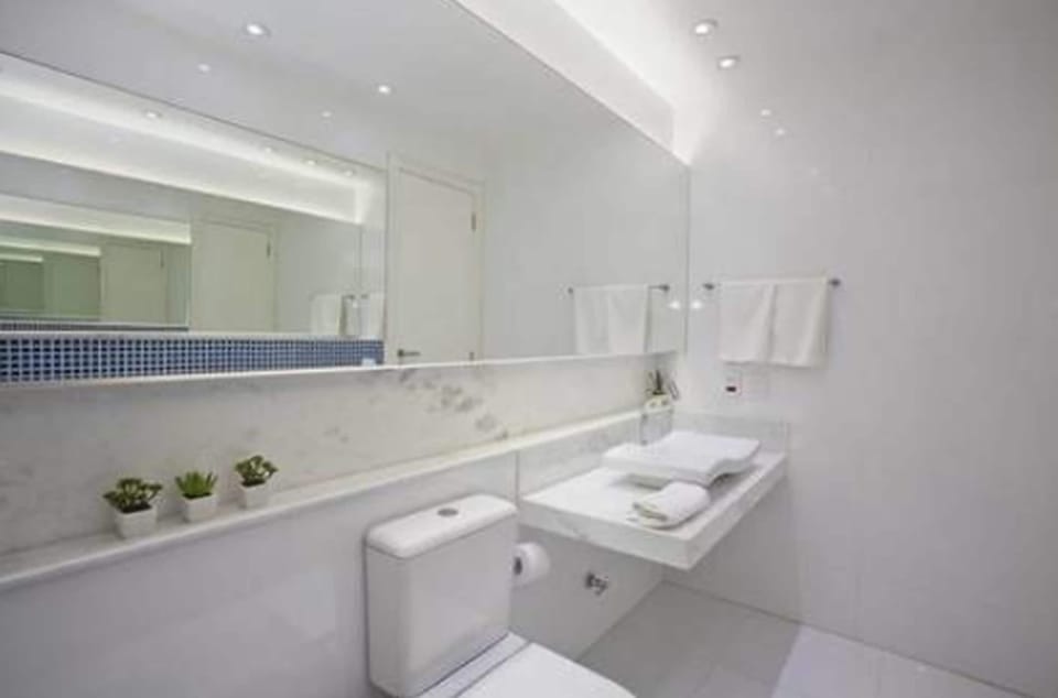 Superior Double Room | Bathroom | Free toiletries, hair dryer, bidet, towels