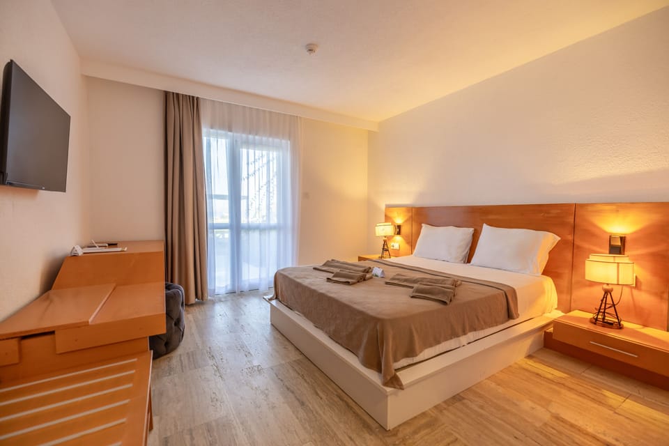 Standard Room | Desk, bed sheets, wheelchair access
