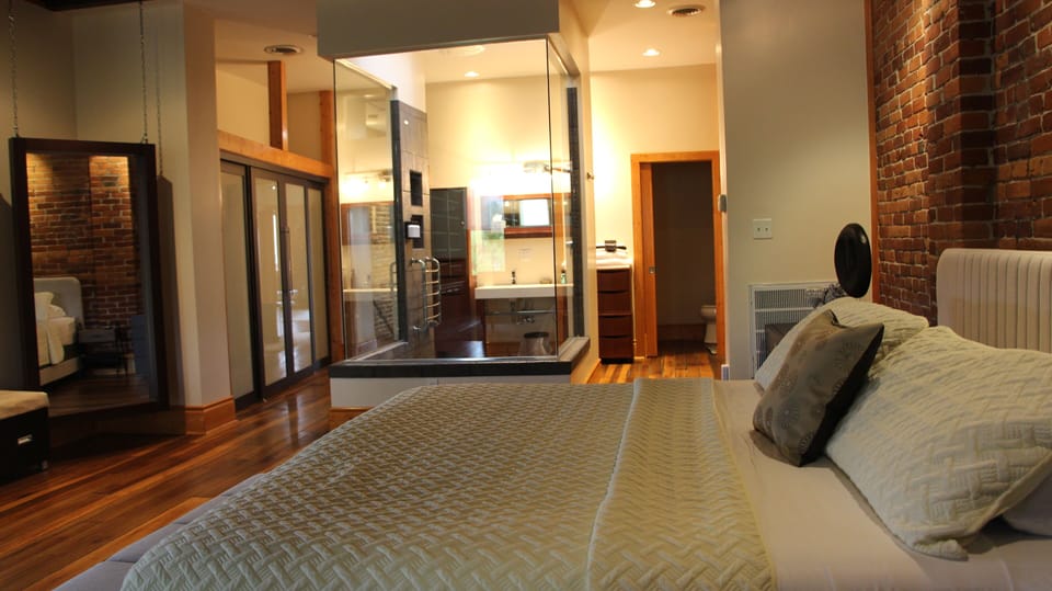 Executive Condo (The Johnson Condominium) | Premium bedding, blackout drapes, iron/ironing board, free WiFi