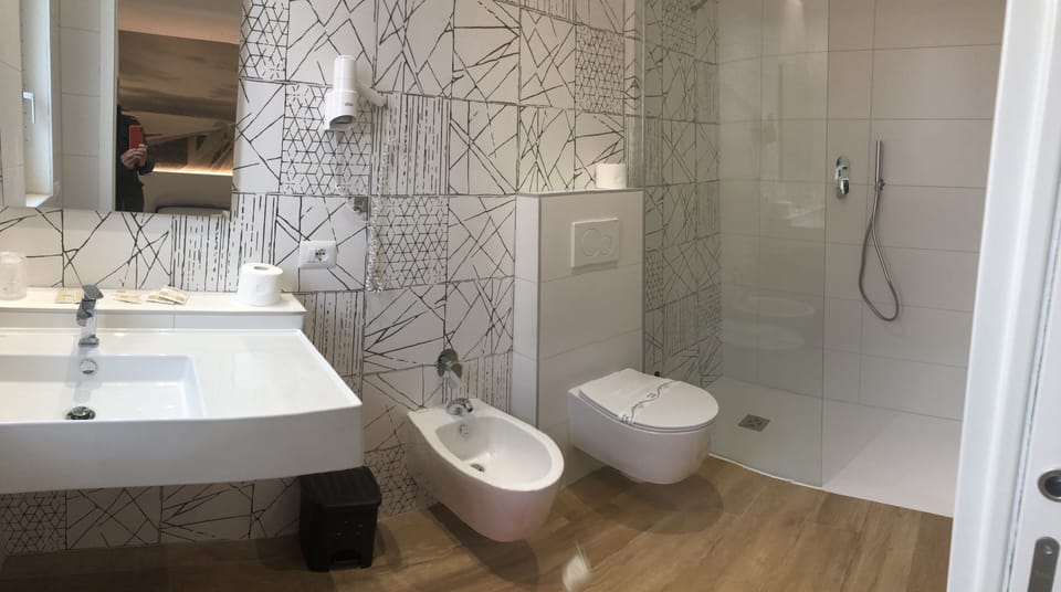 Double or Twin Room | In-room safe, soundproofing, cribs/infant beds, free WiFi