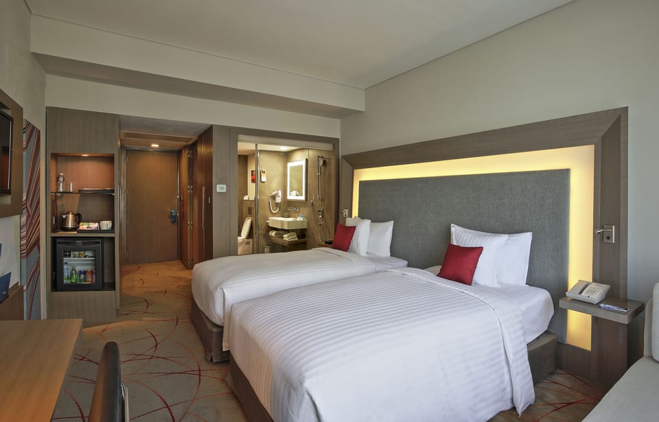 Deluxe Room, 1 Queen Bed (with Extra Benefits) | Minibar, in-room safe, desk, blackout drapes