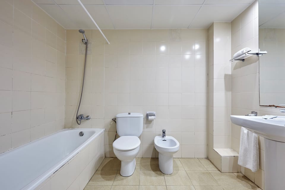 Deep soaking tub, hair dryer, towels, soap